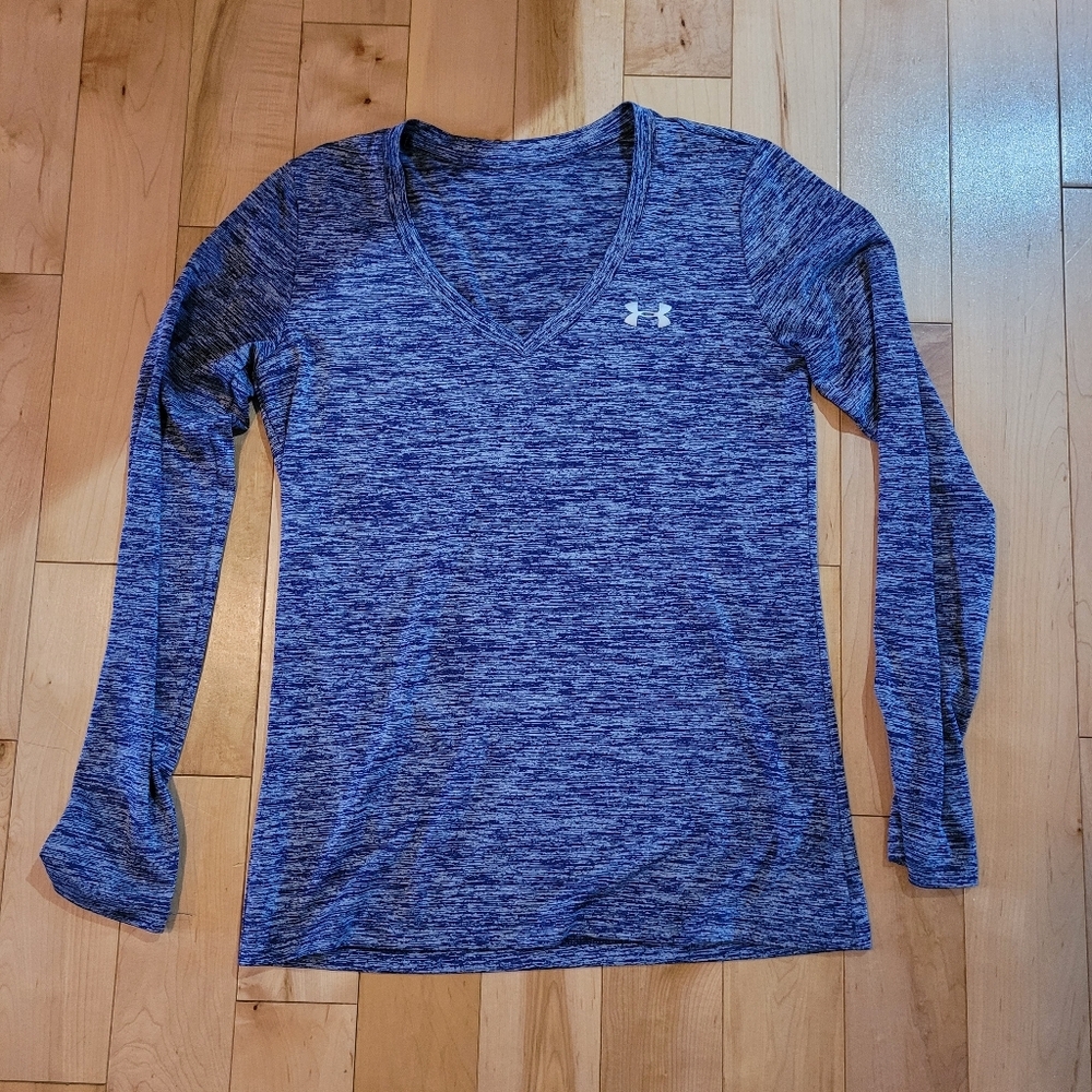 Under Armour women's size small (I think) long sleeved thin top